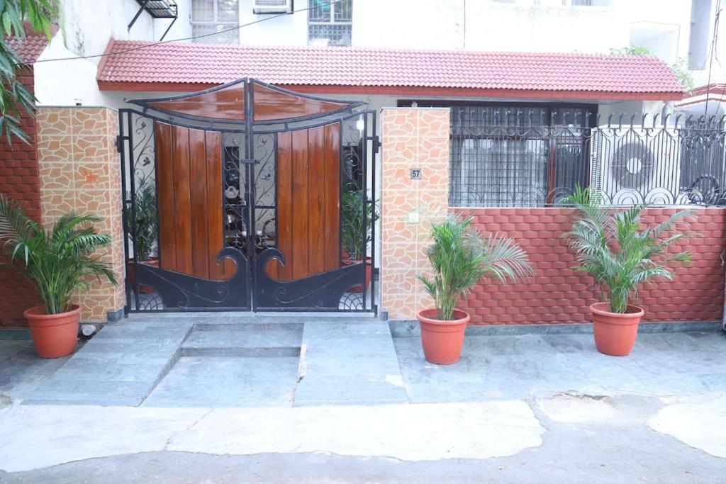Divine India Service Apartment 3Bhk,B57 Sarita Vihar,Apollo 뉴델리 외부 사진