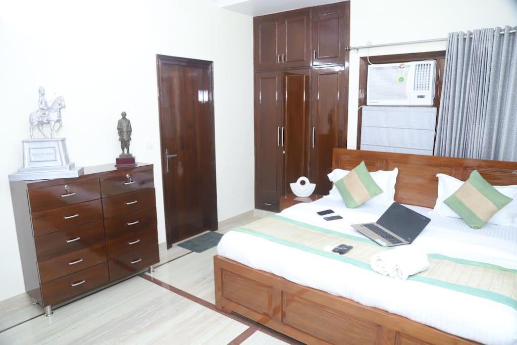 Divine India Service Apartment 3Bhk,B57 Sarita Vihar,Apollo 뉴델리 외부 사진