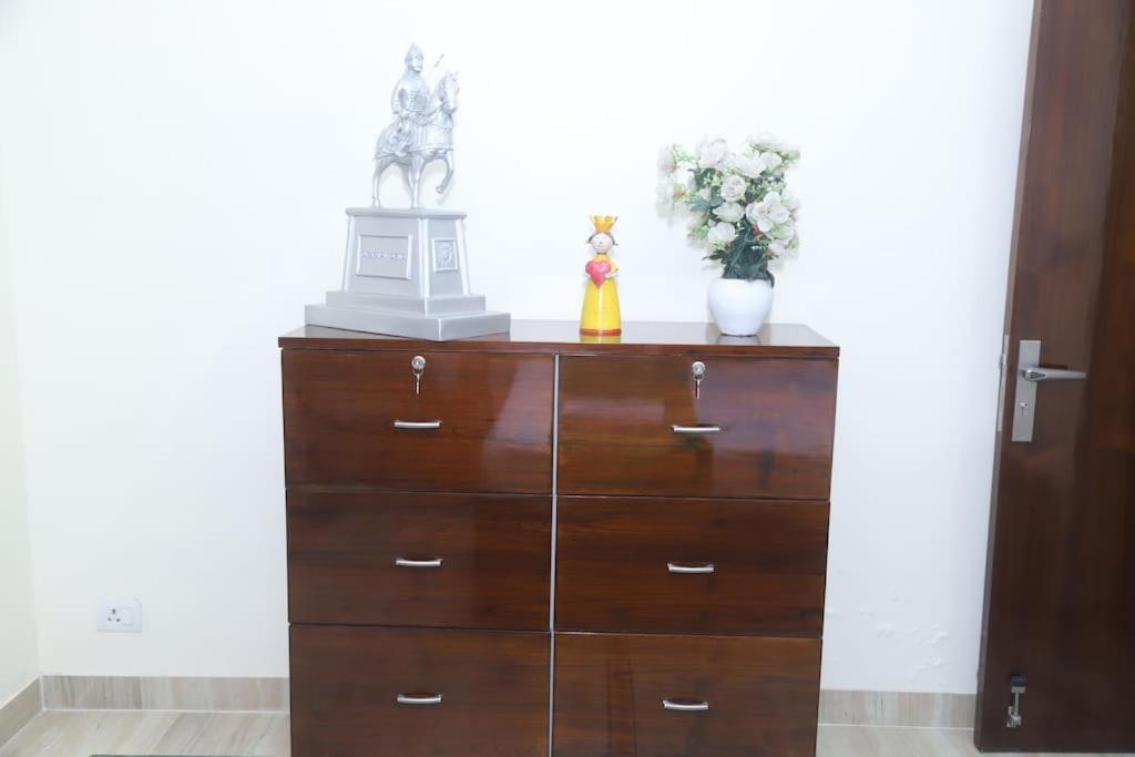 Divine India Service Apartment 3Bhk,B57 Sarita Vihar,Apollo 뉴델리 외부 사진