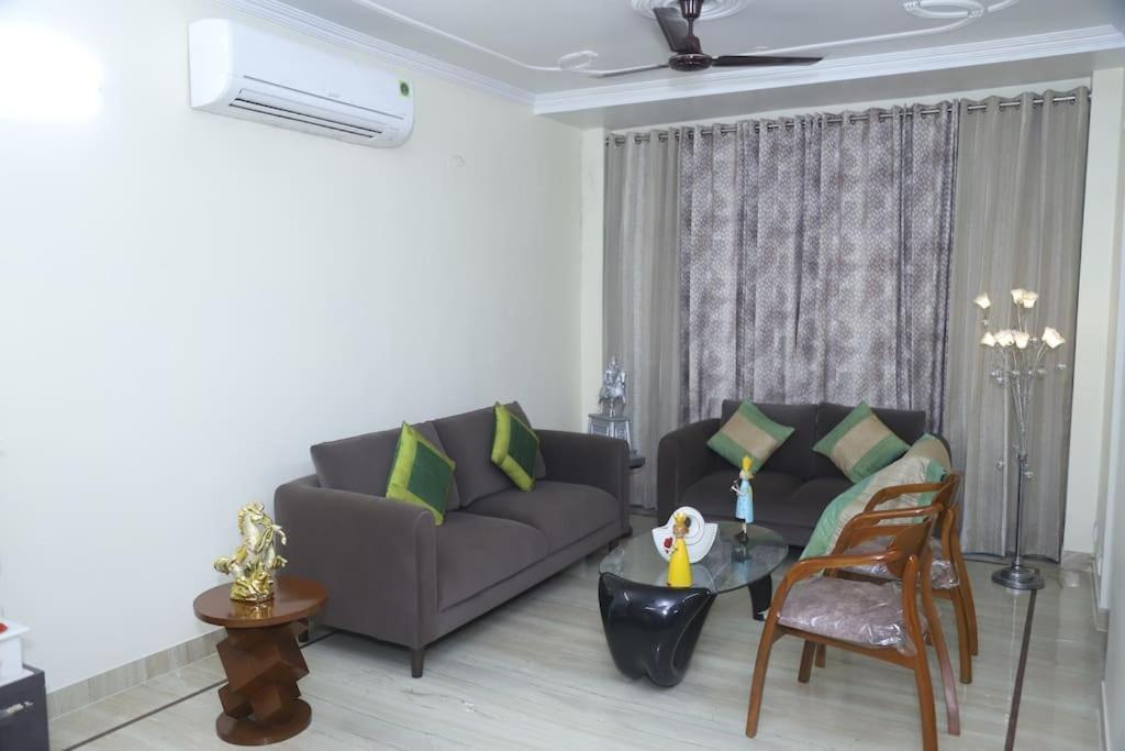 Divine India Service Apartment 3Bhk,B57 Sarita Vihar,Apollo 뉴델리 외부 사진