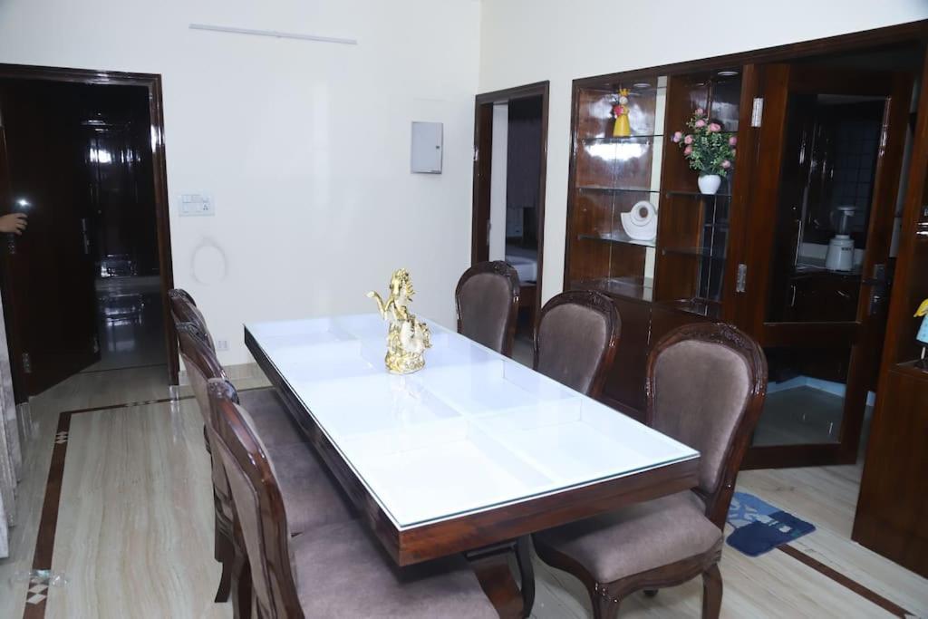 Divine India Service Apartment 3Bhk,B57 Sarita Vihar,Apollo 뉴델리 외부 사진