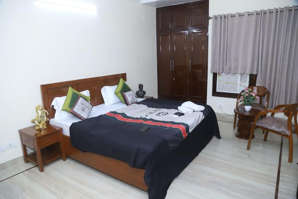 Divine India Service Apartment 3Bhk,B57 Sarita Vihar,Apollo 뉴델리 외부 사진