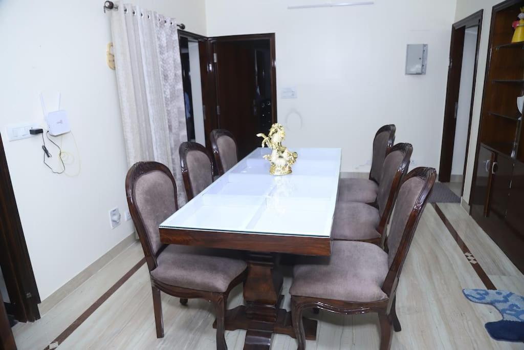 Divine India Service Apartment 3Bhk,B57 Sarita Vihar,Apollo 뉴델리 외부 사진