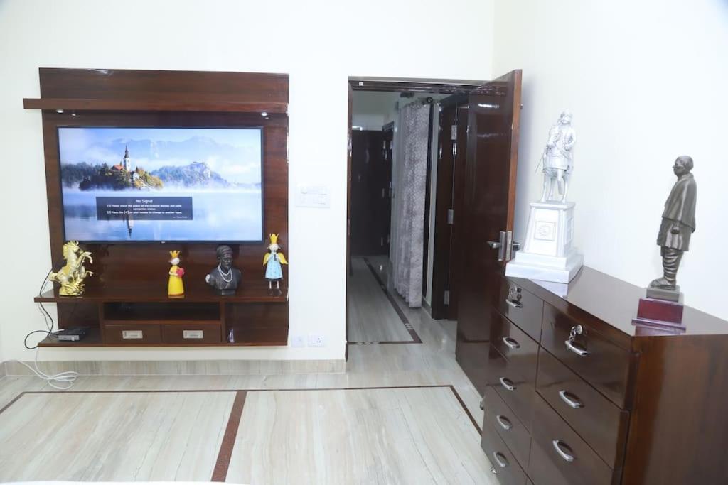 Divine India Service Apartment 3Bhk,B57 Sarita Vihar,Apollo 뉴델리 외부 사진